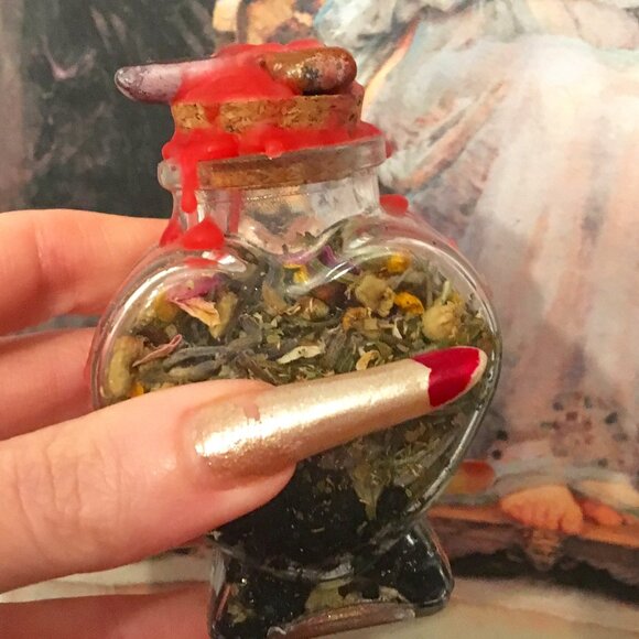 Protection jar witch bottle spell jar- black salt frankincense cloves herbs - Picture 1 of 7
